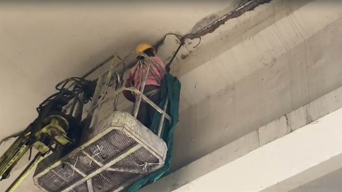 जबलपुर के मदनमहल-दमोहनाका फ्लाईओवर से क्रांकीट के टुकड़े गिरे, अधिकारी बोले- डेक स्लैब के ज्वाइंट का स्लरी वाला भाग गिरा, फ्लाईओवर सुरक्षित