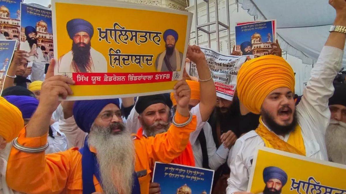 Operation Blue Star anniversary: ऑपरेशन ब्लू स्टार की बरसी पर स्वर्ण मंदिर  में लगे खालिस्तान जिंदाबाद के नारे, भिंडरावाले के पोस्टर लहराए - Operation  Blue Star ...