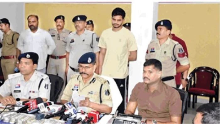 अश्लील वीडियो बनाकर करते थे वसूली, तोमर बंधुओं पर कसा पुलिस का शिकंजा, संगठित अपराध की धाराओं में फंसे