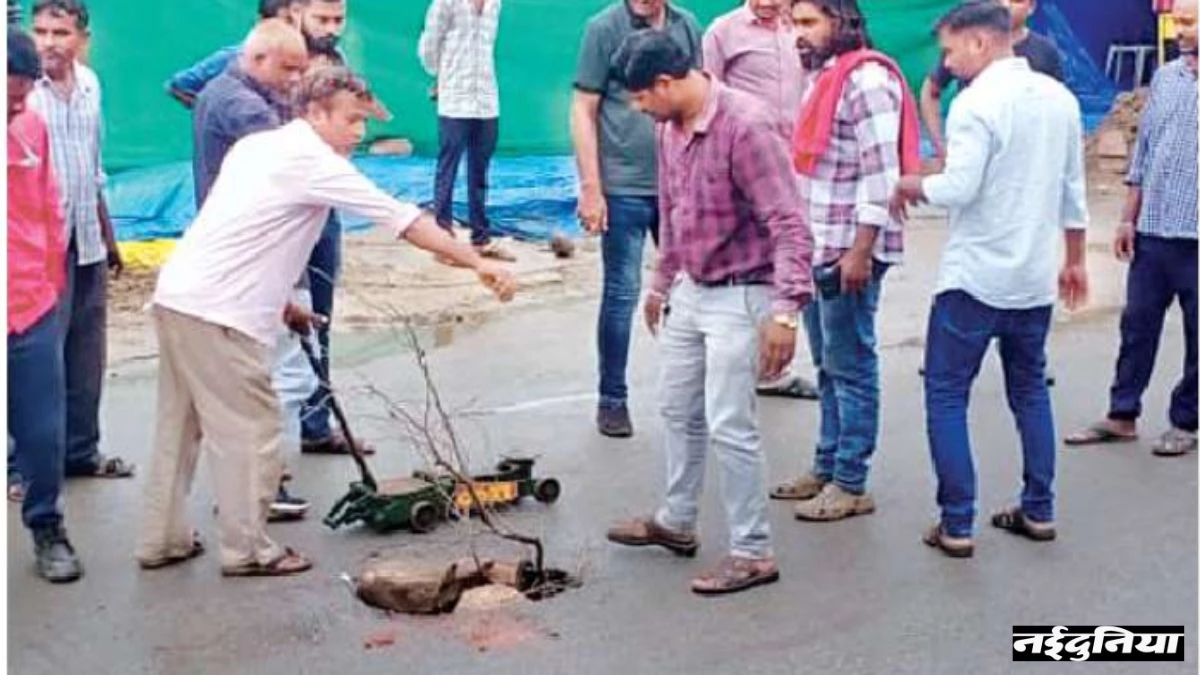Bilaspur News: अचानक धंस गई लिंक रोड की सड़क, तेज रफ्तार कार का चक्का फंसा