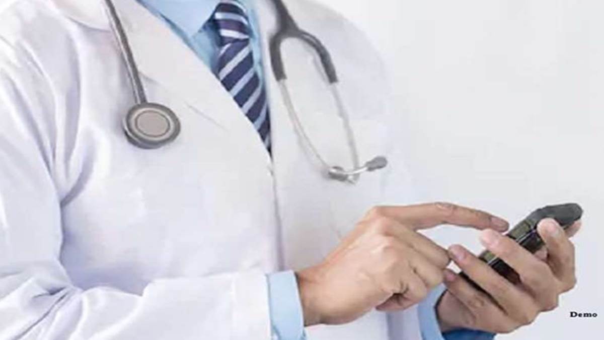 'मुनाफे के लिए कंपनियों को नहीं सौंप सकते अस्पताल!'  MP में 18 सामुदायिक स्वास्थ्य केंद्रों के निजीकरण का चौतरफा विरोध, CM को भेजा ज्ञापन