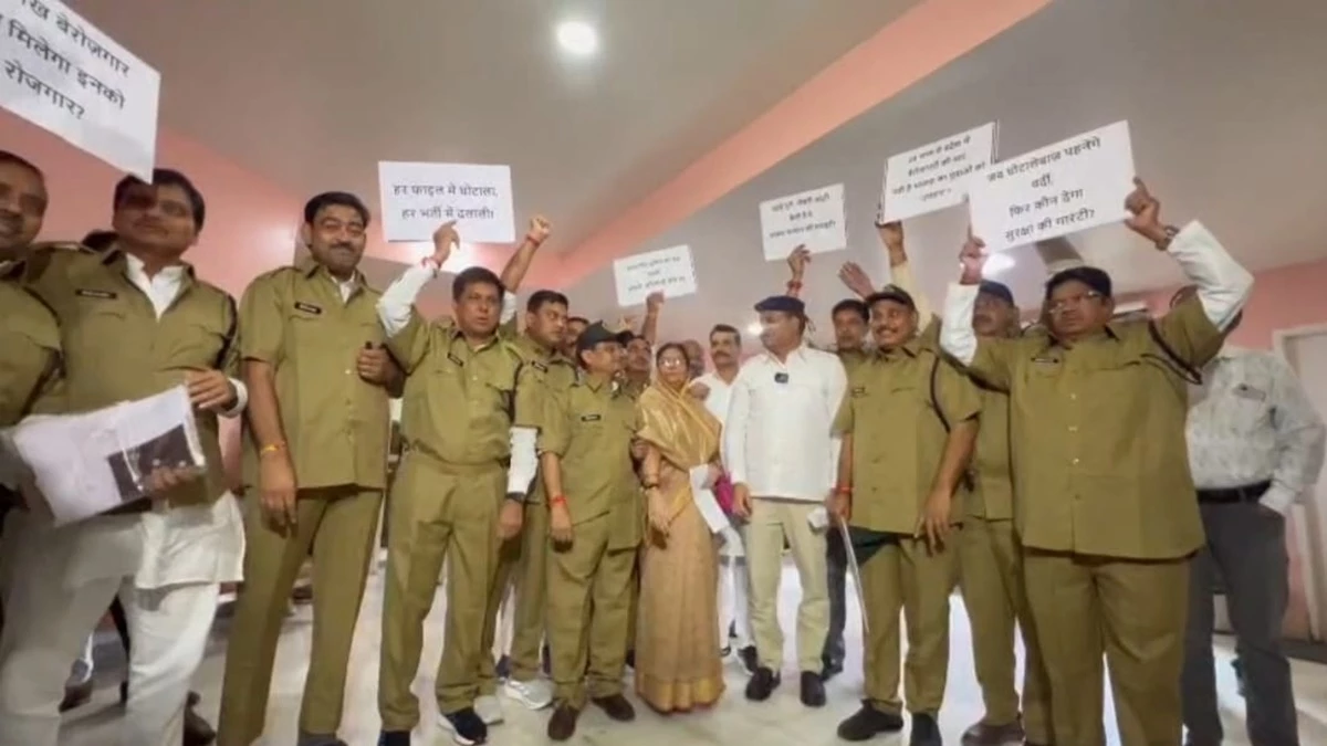 MP Vidhan Sabha: पुलिस के वेश में विधानसभा पहुंचे कांग्रेस विधायक, कांस्टेबल भर्ती घोटाले को बताया व्यापमं पार्ट-2