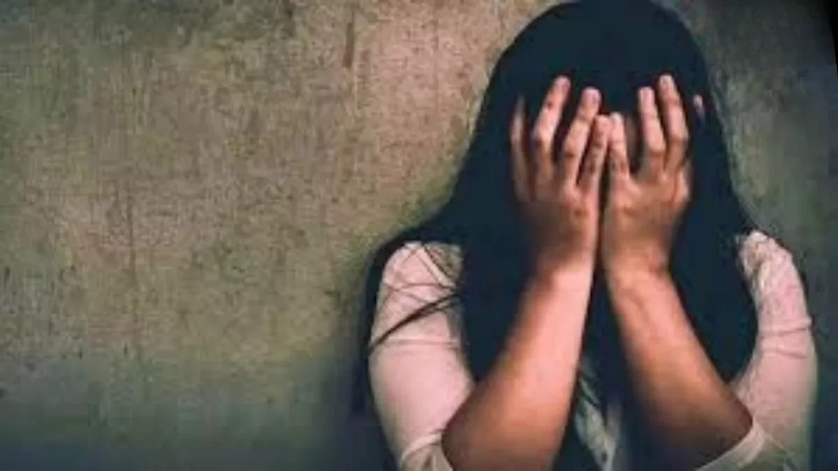 शर्मनाक! मां ने बेटी को बंधक बनाकर कराया दुष्कर्म, दो लाख के लिए छोटी बहन का भी कर दिया सौदा