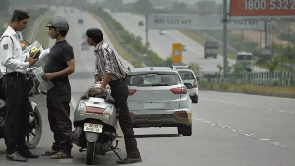 Traffic Challan: रक्षाबंधन पर सावधानी से करें ड्राइविंग, यूपी के इस जिले में ट्रैफिक पुलिस जमकर काट रही चालान