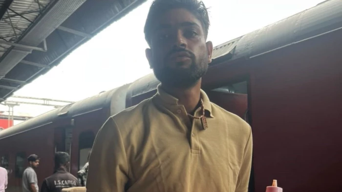 भोपाल के यात्री सावधान! बिना QR कोड और ID कार्ड के वेंडर बेच रहे सामान? चेक करने वाला कोई नहीं