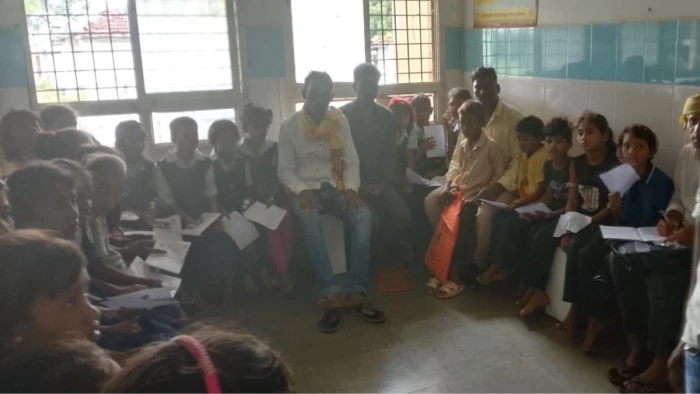 खंडवा में कन्या छात्रावास अधीक्षक और कर्मचारियों की तनातनी के बीच बच्चियों को परोसे कच्चे चावल, 25 से ज्यादा की तबीयत बिगड़ी