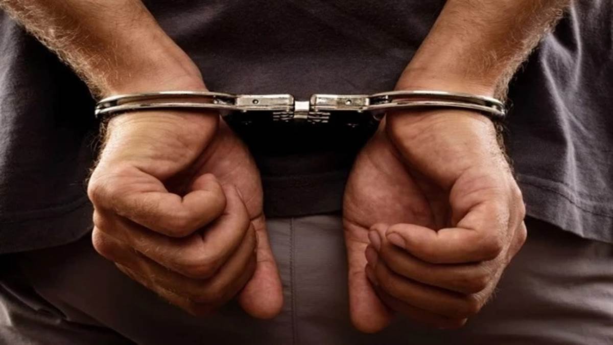 दुर्ग में साइबर ठगों के 13 मददगार गिरफ्तार... 2 से 15 हजार रुपये के कमीशन में बेचते थे बैंक खाते
