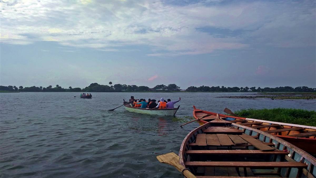 Tourist place in Indore: पर्यटकों के लिए लोटस वैली तक आवागमन की सुविधाएं बढ़ेंगी
