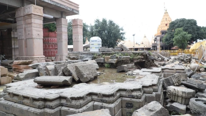 महाकाल के आंगन में भक्त देख सकेंगे, 1000 साल पहले कैसा था मंदिर... जमीन से मिले पुरावशेषों को दिया जा रहा रूप