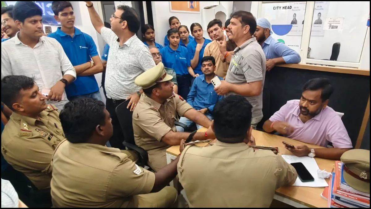 UP के आगरा में 500 से ज्यादा छात्रों के साथ ठगी, Unacademy सेंटर संचालक 7 करोड़ फीस लेकर फरार