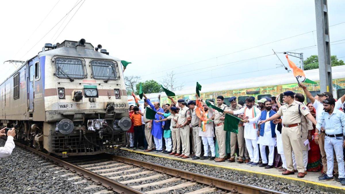 MP-CG रेल यात्रियों को मिली बड़ी राहत, बिलासपुर-इंदौर नर्मदा एक्सप्रेस अब वेंकटनगर में भी रुकेगी; बदला कई स्टेशनों का समय