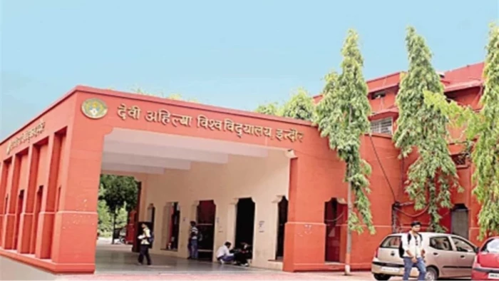 प्लेसमेंट में सिर्फ पढ़ाई नहीं, अब अनुशासन भी बनेगा पैमाना, डीएवीवी में आ रही कंपनियां ले रहीं जानकारी प्लेसमेंट में सिर्फ पढ़ाई नहीं, अब अनुशासन भी बनेगा पैमाना, डीएवीवी में आ रही कंपनियां ले रहीं जानकारी
