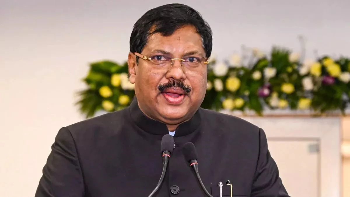 'सनातन का अपमान नहीं सहेगा हिंदुस्तान...' वकील ने नारा लगाते हुए SC में फेंका जूता, CJI ने कहा- मुझे फर्क नहीं पड़ता