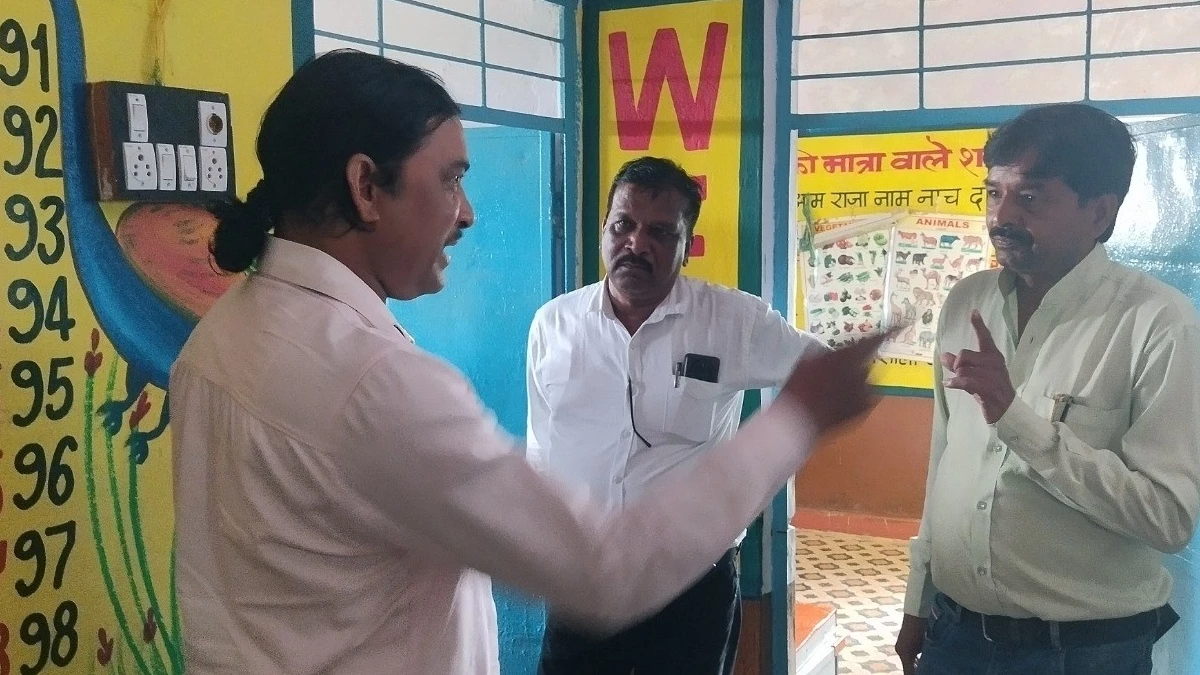 MP News: आंगनवाड़ी कार्यकर्ता के साथ आपत्तिजनक वीडियो वायरल होने पर शिक्षक बोला-एआई से सब संभव है