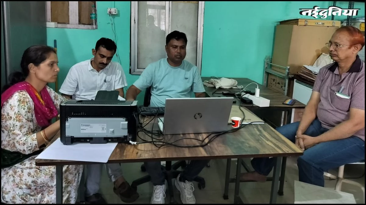 टीकमगढ़ में लोकायुक्त की बड़ी कार्रवाई... 20 हजार की रिश्वत लेते नेत्र सहायक रंगे हाथों पकड़ाया