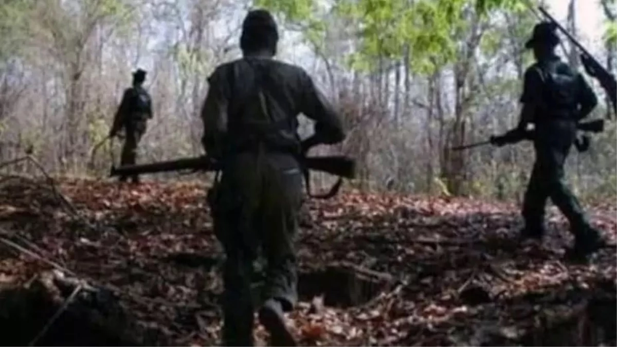 बीजापुर के अन्नारम व मर्रीमल्ला जंगल में एनकाउंटर, तीन माओवादियों को मार गिराया