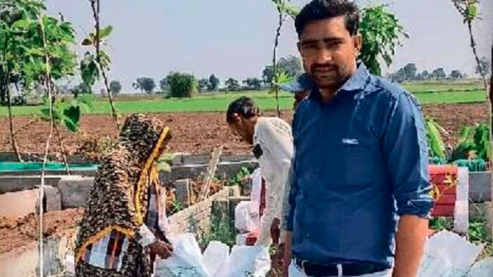 किसान को नीदरलैंड से मिला 260 टन केंचुआ खाद का ऑर्डर, 15 रुपये में मिलने वाली वर्मी कंपोस्ट 442 रुपये में बेच रहे