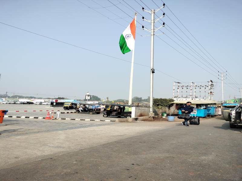 रानी कमलापति रेलवे स्टेशन के प्लेटफार्म-पांच की तरफ भी लहराया तिरंगा झंडा