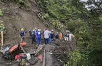 Colombia landslide: कोलंबिया में भूस्खलन के कारण बस खाई में गिरी, 34 की मौत