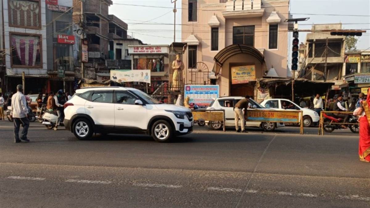 Bhopal News बैरागढ़ के प्रमुख मार्गो पर जाम से परेशानी सब वे या अंडर