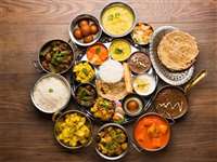Vastu Tips: खाना परोसते समय इन बातों की रखें सावधानी, घर में बरसेगी मां लक्ष्मी की कृपा