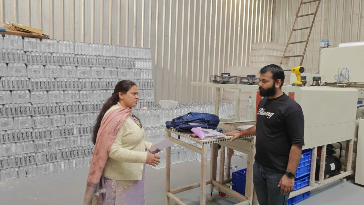 इंदौर में नकली वॉटर प्लांट का भंडाफोड़, बगैर लाइसेंस चल रही थी पानी की फैक्ट्री