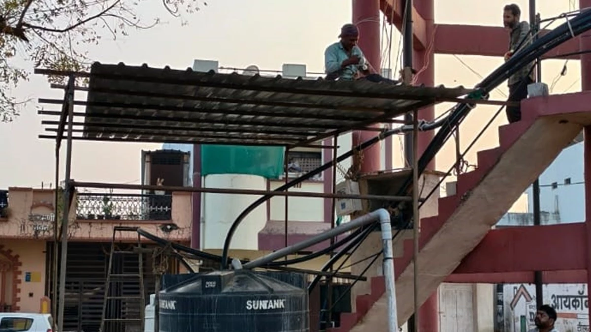 इंदौर भागीरथपुरा जलकांड के बाद बड़वानी के निवाली में सख्त सतर्कता, पानी की टंकियों की विशेष सफाई