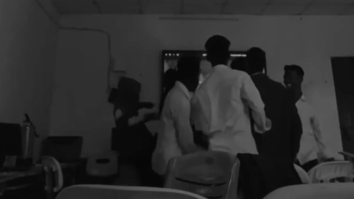 स्कूल के लैब में 'लूलिया का मांगेले' भोजपुरी गाने पर छात्रों ने किया डांस, वीडियो वायरल होने पर मचा हड़कंप