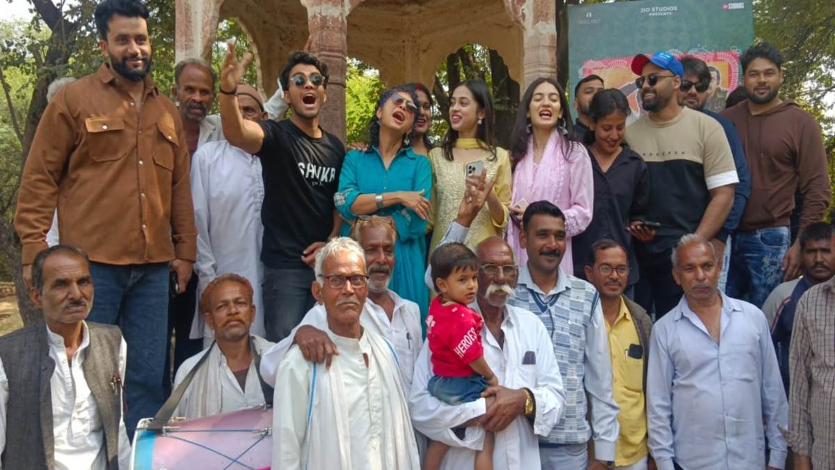 आमिर खान प्रोडक्शन की फिल्म के प्रमोशन के लिए सीहोर के गांव पहुंची किरण राव