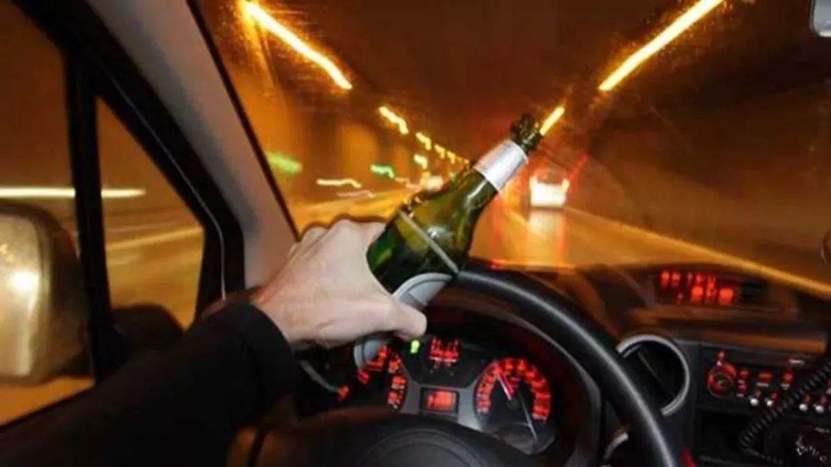 इंदौर में शराब पार्टी के बाद कार चालक का उत्पात, कई वाहनों को मारी टक्कर, हादसे में बाल-बाल बचा बाइक सवार