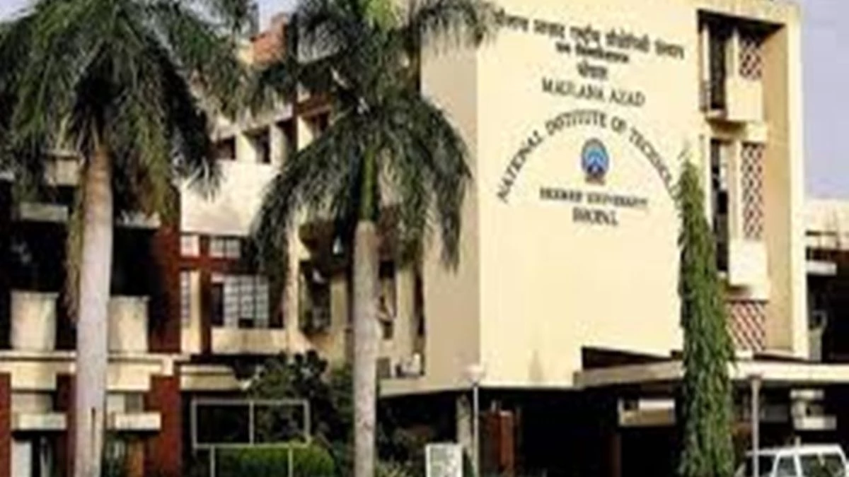 अनुशासनहीनता पर मैनिट की बड़ी कार्रवाई, 7 सीनियर छात्र हॉस्टल से एक साल के लिए बाहर, खेल गतिविधियों पर भी लगा बैन