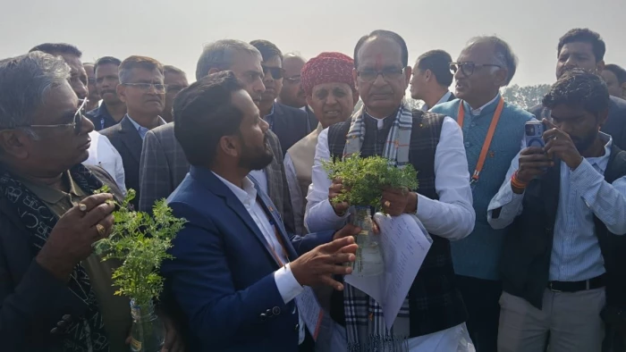 सीहोर में राष्ट्रीय दलहन उत्पादक सम्मेलन, केंद्रीय मंत्री सहित नौ राज्यों के कृषि मंत्रियों ने देखी उन्नत फसलें