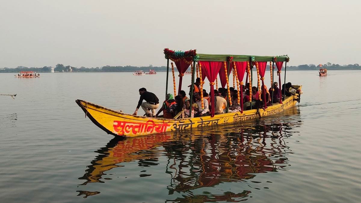  CG NEWS: महानदी का जलस्तर बढ़ा, शिवरीनारायण में लोग ले रहे नौका विहार का आनंद