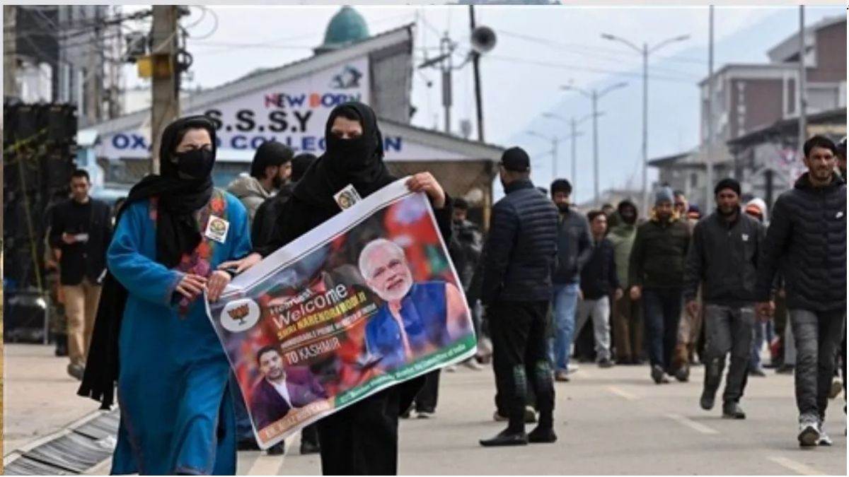 Pakistan को रास नहीं आएगी PM मोदी की कश्मीर यात्रा, इन 10 तस्वीरों को देख लगेगी मिर्ची