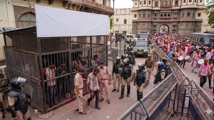 हुड़दंगियों की खैर नहीं, इंदौर गेर के लिए पुलिस सख्त; राजवाड़ा में पहली बार बनाई 'अस्थायी जेल'
