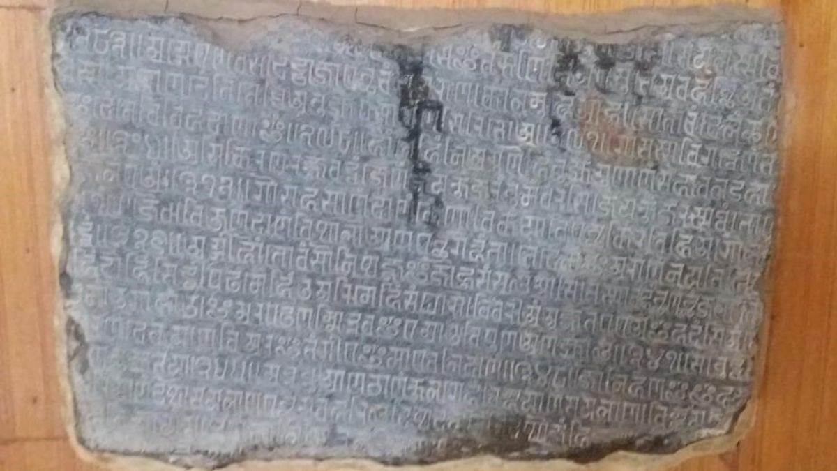 ASI Survey of Bhojshala: भोजशाला के अंदर खोदाई शुरू, एएसआइ टीम ने किले पर पहुंचकर देखा शिलालेख