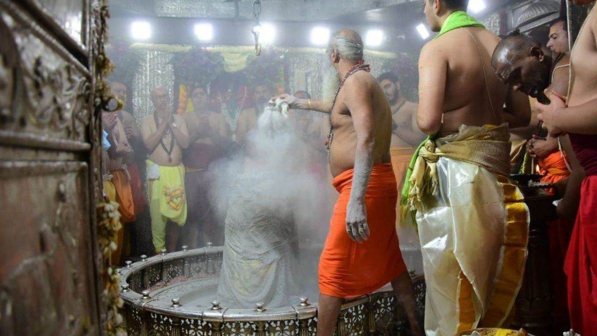 Ujjain Mahakal: महाकाल मंदिर के पुजारी-पुरोहितों और प्रतिनिधियों की नियुक्ति पर सवाल, सारिका गुरु ने दी वैधानिकता को चेतावनी