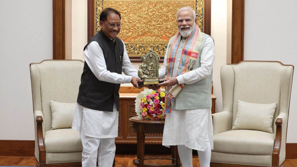 बस्तर 2.0 की शुरुआत: मुख्यमंत्री साय ने पीएम मोदी को दिया आमंत्रण, विकास का  ब्लूप्रिंट सौंपा