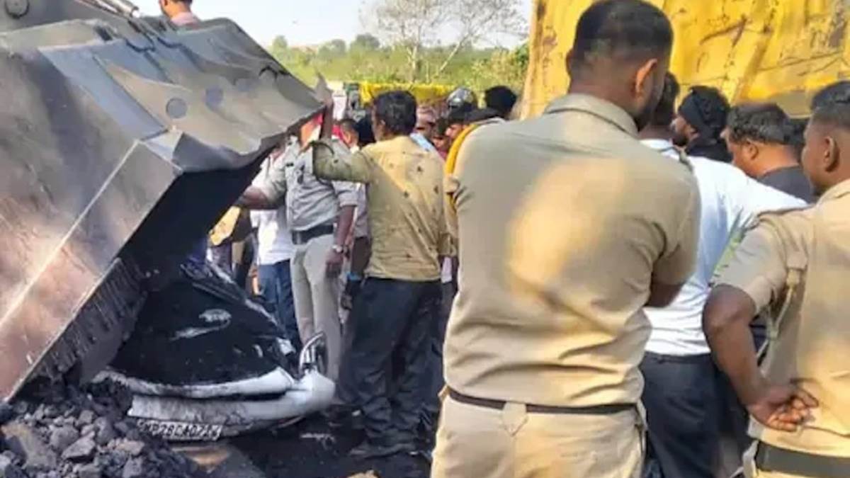 छिंदवाड़ा में कोयले से भरा ट्रक कार पर पलटा, अगरबत्ती व्यापारी की मौत