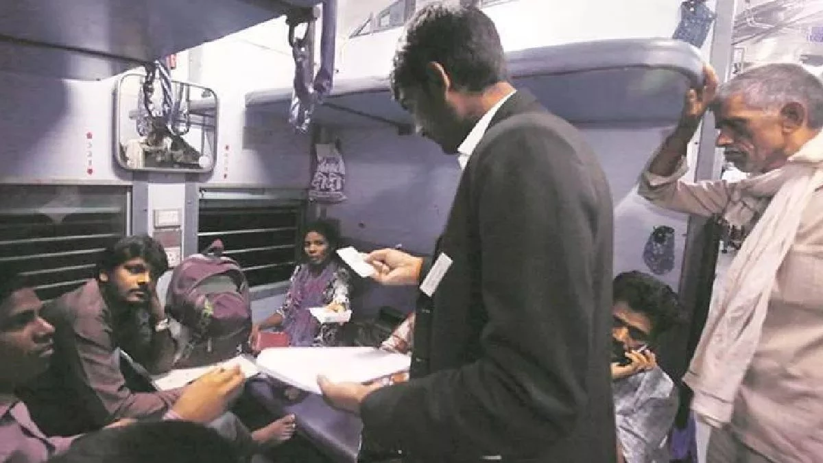 ID Check in Train: ट्रेन में फर्जी आईडी से यात्रा पड़ेगी भारी, mAadhaar App से यात्रियों की पहचान जांचेंगे टीटीई