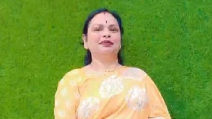 जबलपुर में घर के बाहर हो रहे विवाद को शांत कराने पिस्टल लेकर पहुंची भाजपा नेत्री, गलती से पेट में लगी गोली, मौत