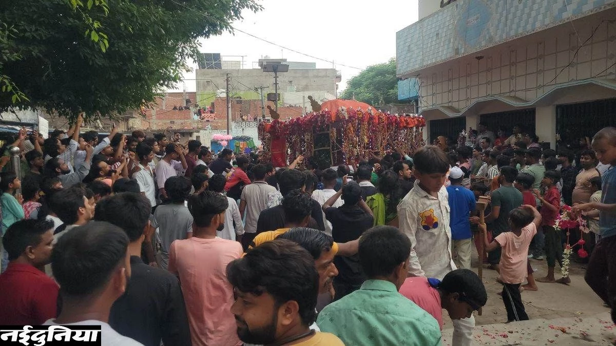 Muharram Juloos: बिलासपुर में मोहर्रम पर शेर बनकर मंदिर की छत पर युवकों ने किया डांस, हिंदू संगठनों ने जताया आक्रोश