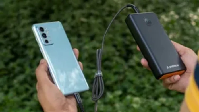 पावर बैंक खरीदते समय सिर्फ mAh ही न देखें, इन बातों का भी रखें ध्यान