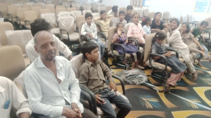 शाजापुर में तबादला रुकवाने के लिए बच्चों का उपयोग, शिक्षक और प्राचार्य को देंगे नोटिस