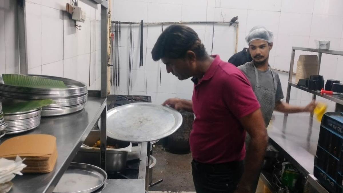 सीएम हेल्पलाइन और पोर्टल पर मिली शिकायत के बाद इंदौर में स्कूल मेस और रेस्टोरेंट की जांच