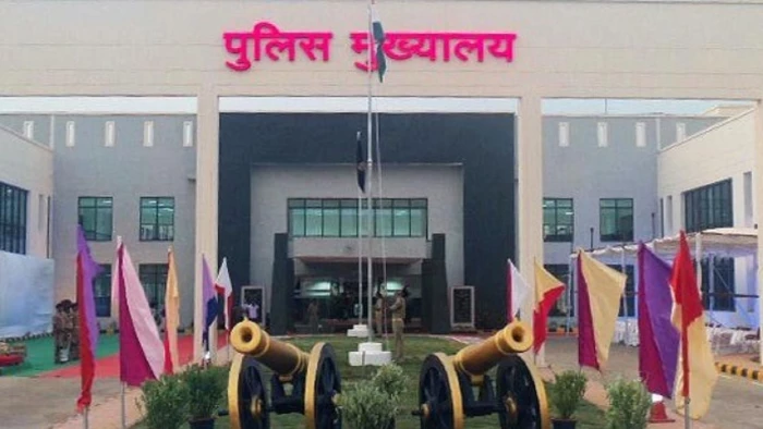 Chattisgarh Police: एक ओर साइबर अपराध का पहाड़, दूसरी ओर राज्य के 33 जिलों में सिर्फ 13 साइबर थाने, एक-एक टीआइ पर सौ-सौ केस की जांच का जिम्मा