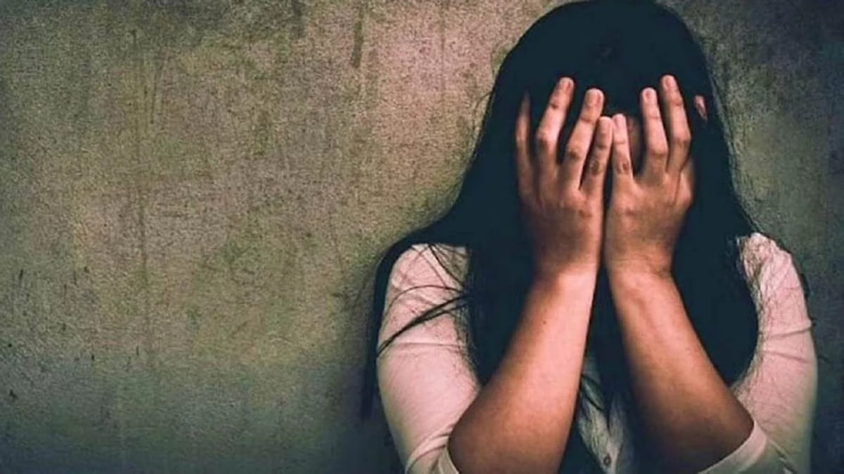 डरा-धमकाकर डेढ़ साल से ज्यादती कर रहा था पड़ोसी, नाबालिग पीड़िता ने किया खुदकुशी का प्रयास