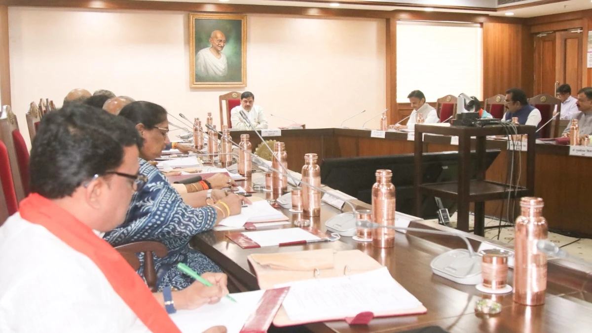 Mohan Cabinet Meeting: वित्तीय प्रबंधन के लिए प्रोजेक्ट मैनेजमेंट यूनिट बनाएगी सरकार, राजकीय सम्मान से होगी लोकतंत्र सेनानियो की अंत्येष्टि, मोहन कैबिनेट के फैसले