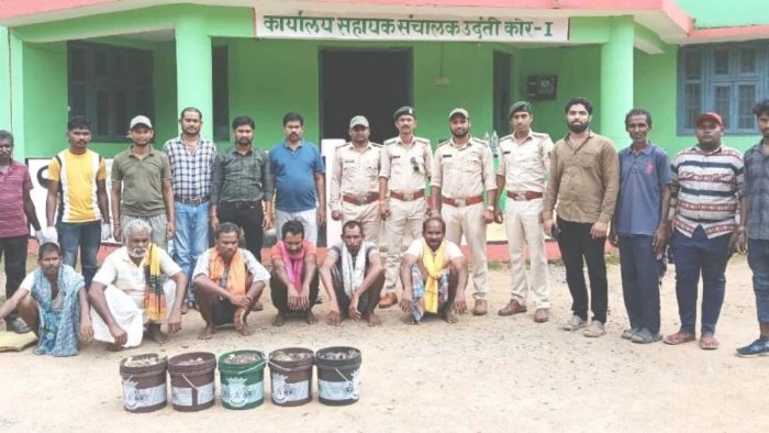CG News: उदंती में पुलिस के हत्थे चढ़े हिरण का शिकार करने वाले छह लोग, चीतल का कटा मांस किया जब्त