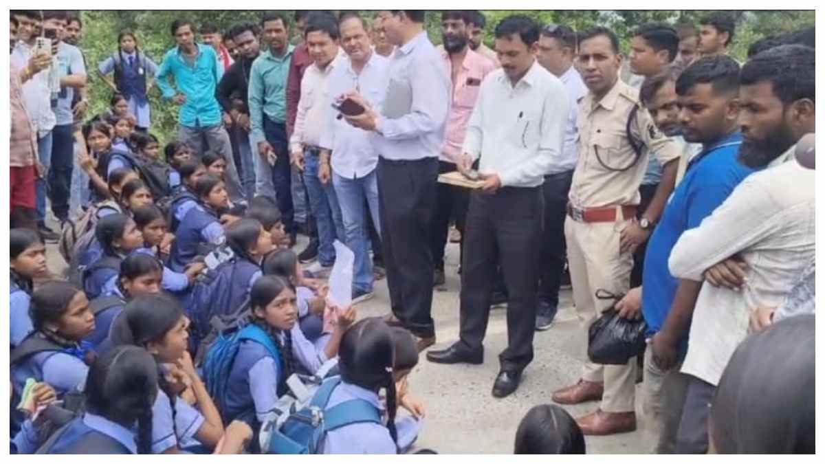 कस्तूरबा आश्रम में अधीक्षिका धुलवाती है कपड़े, करवाती है हाथ-पैर की मालिश, प्रताड़ित छात्राओं ने हाईवे पर किया चक्काजाम